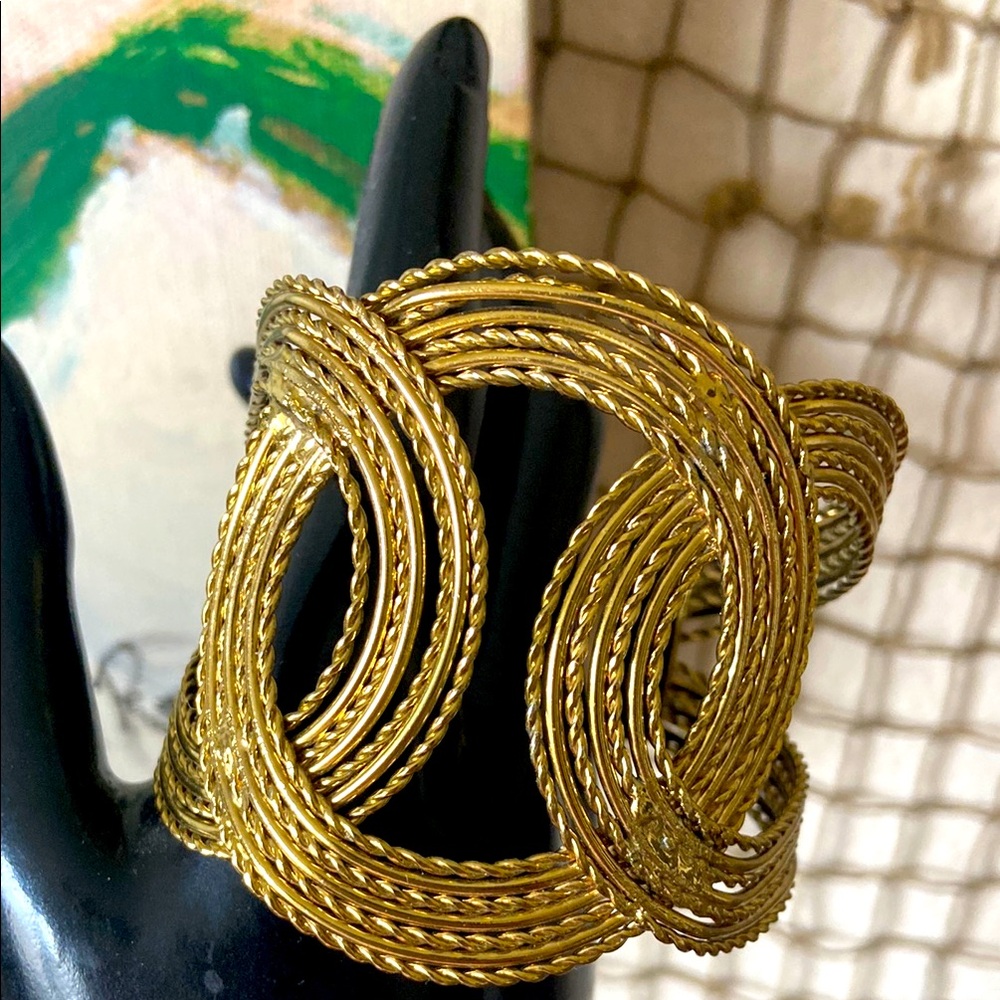 Thick Circles Cuff Bracelet